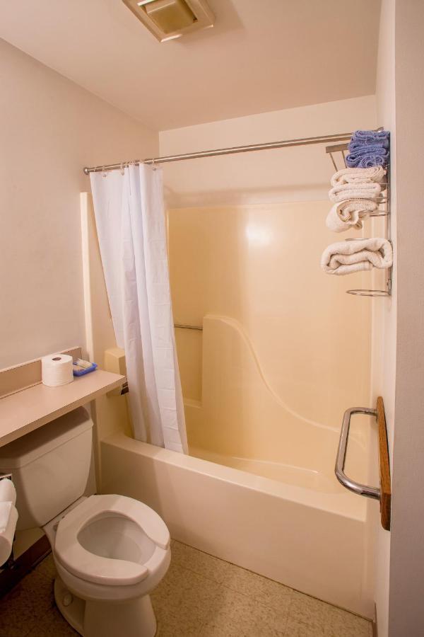Lafayette Inn Moundsville Eksteriør bilde